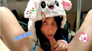 小被动女男孩给爸爸一个甜蜜的口交