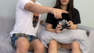 داشت پی اس بازی میکرد آاججیییم . رفتم پیشش حشری بودم .داستان جدید و جذاب sex irani step sister