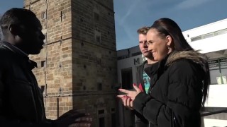 Treesam 在她丈夫面前与厚实的黑人男人发生性关系 HD - 完整