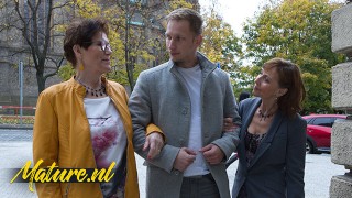 两只角质美洲狮带一个陌生人回家,让他们成熟的阴户充满鸡巴