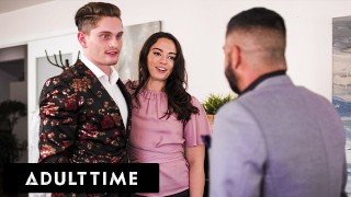 成人时间 - 双性恋老板在男友的帮助下给淘气助手做面部护理!MMF三人行!