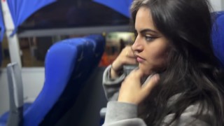 我在公交车上嗦了陌生人的牛子,他射我嘴里了