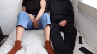 Amiga de mi novia se calienta y terminamos follando. Tetas perfectas  (gemidos reales)