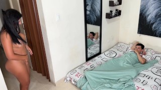 第 1 章 两个继兄弟和一只猫:被诱惑打断,我做了一些疯狂的事情。失真?