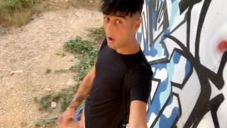 6 个公共场所在一天内抽搐,在一条小路上射精