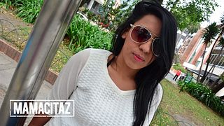 大奶的她想用一根巨屌来破处