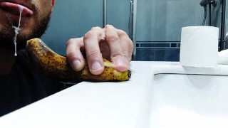 大胡子成熟男人给香蕉口交,还内射,请给我你的鸡巴