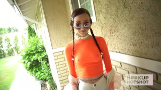 Latina宝贝Carmen Rae失事并喷了很多!