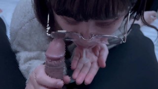 メガネっ子が興奮してフェラで精子をたっぷり搾り取る cum in mouth blowjob