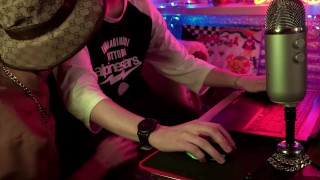 充满激情的游戏玩家和他的朋友(凯西·多诺万和大卫·加拉格尔)