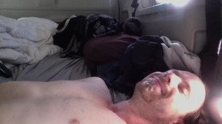 汽车后座上的自动面部护理(哈哈双关语)