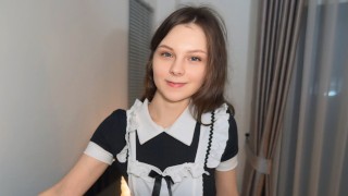 可爱的女仆打扫卫生后被狠狠地操,弄脏了她的脸