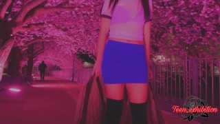 年轻顺从的继妹在公园里公开脱衣和脱衣舞被抓到服从