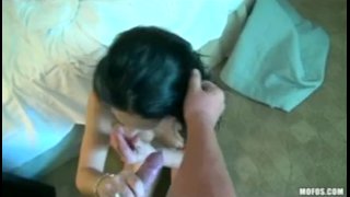 穿着热内衣和高跟鞋的丰满荡妇在狂欢派对上操大鸡巴