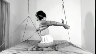 胸部束缚与股绳缚:你的动作让你暨