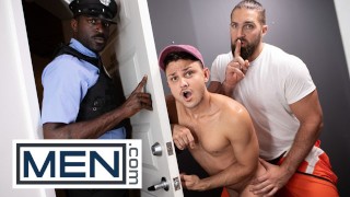 MEN - Chuck Conrad走进来,而Enzo Muller用Toy操自己,所以他接管了