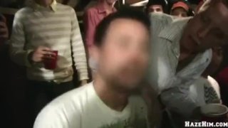 铁杆大学地下室派对