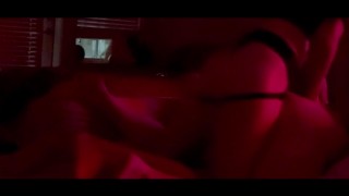 狗的风格粗暴的女同性恋性爱