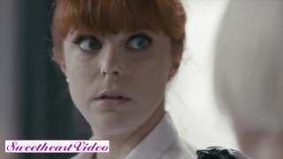 甜蜜的心视频 - 可爱的青少年肯齐·里夫斯和安妮·奥罗拉在改革学校互相失望