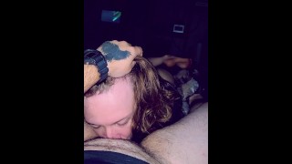 他吮吸我,然后我操他的洞