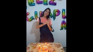 庆祝我的生日,骑着美味的鸡巴