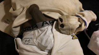 给棒球制服的巨屌人偶打飞机