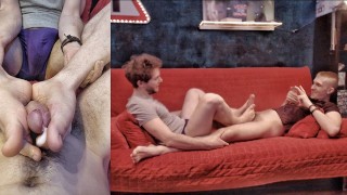 他用柔软的脚抚摸着我未切割的巨大鸡巴/精液遍布他的脚