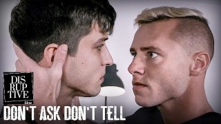 Military Jock 接受性行为并与 Bunkmate 发生了激烈的第一次同性恋经历