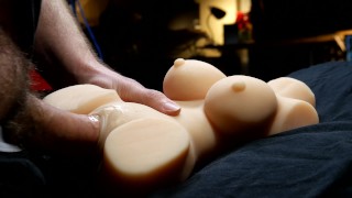 用精液包边和覆盖我的新玩具