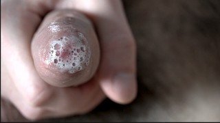 完美的未切割的鸡巴和大量的精液!