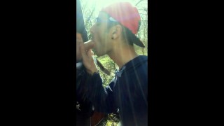 吮吸直老鸡巴,吞下旧精液并在公共场合抽搐