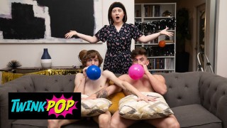 TWINKPOP - Spikey Dee 差点从梯子上掉下来,所以 Trevor Brooks 抓住他的大鸡巴并吮吸他