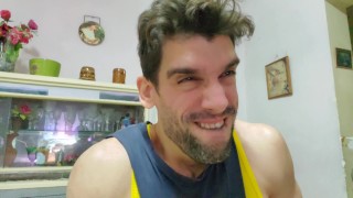 他自慰时会做出疯狂的鬼脸