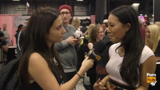 Asa Akira & Cherokee D Ass 在 eXXXotica 2015 与 Pornhub Aria PornhubTV 合作