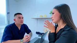 DOCTOR CALIENTE SE APROVECHA DE PACIENTE LATINA CULONA Y LA FOLLA DURO EN LA CONSULTA – JEAN PAUL