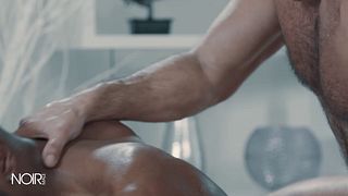 NOIR MALE - 房地产经纪人 Taye Scott Will 不惜一切代价获得销售,甚至 Even 吮吸 Nick Capra 的鸡巴