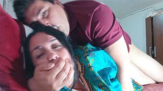 印度继母和她的继子同床共枕,他们最终操屄