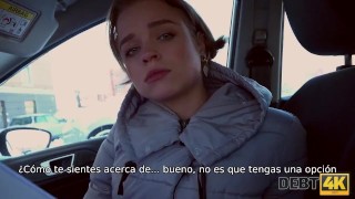 DEBT4k. Bonita camarera recibe buena paga por sexo con rico extraño