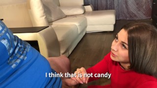 девушка играется с хуйцом своего нового друга