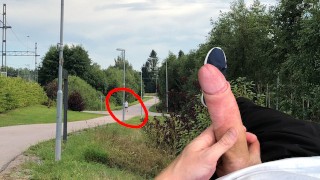 火车站鸡巴闪烁。业余暴露狂混蛋 |约翰·伍德