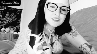 好色的修女抽烟