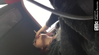 青少年开车时闪奶